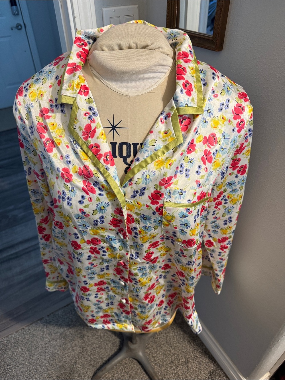 Victoria Secrets Floral ButtonUp Pajama Top/Bottoms. Yellow, Pink & Blue Flowers